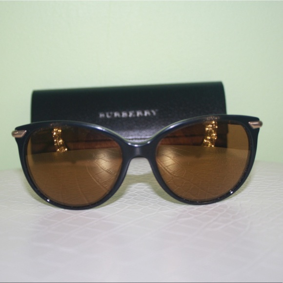 Burberry Sunglasses - Picture 4 of 9